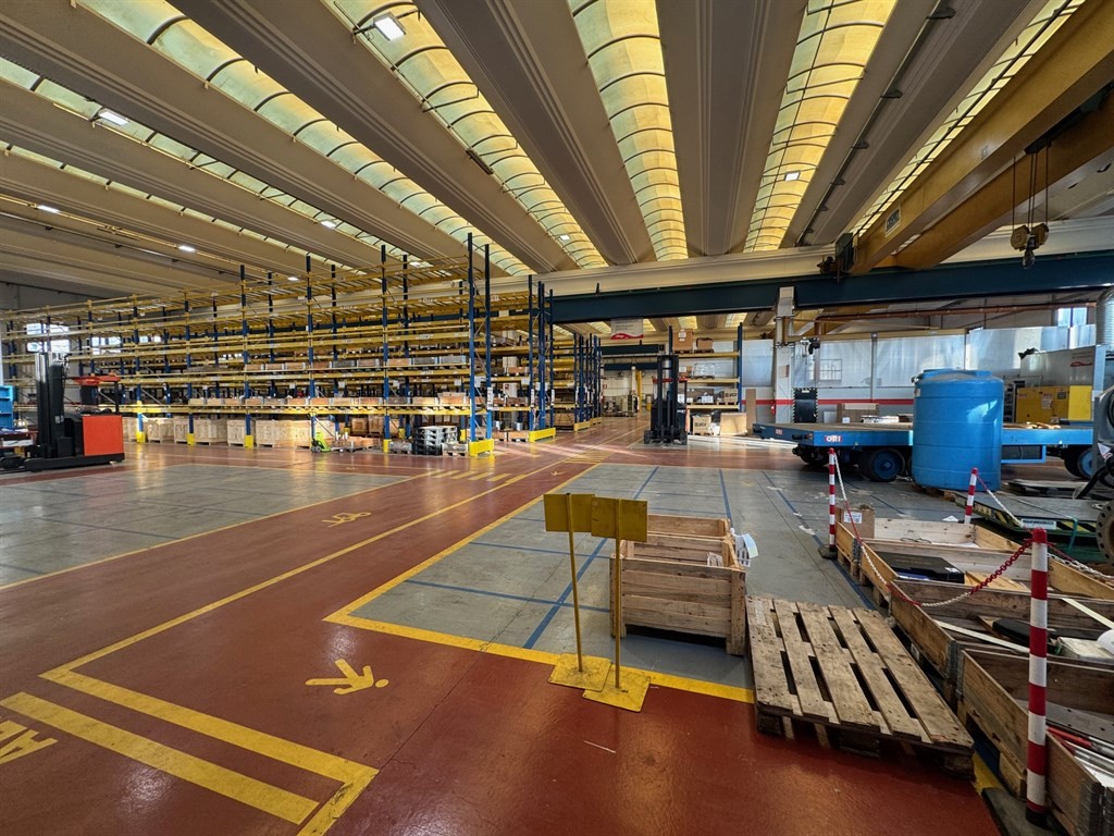 Mezzago Monza Brianza - AFFITTASI capannone industriale con palazzina uffici