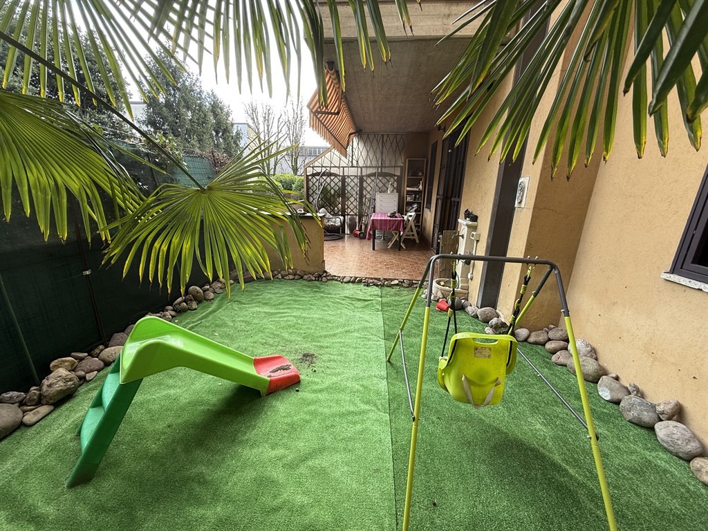 Lissone - Appartamento di 3 ampi locali con giardino in zona residenziale a 15' a piedi dal centro e dal Parco di Monza -