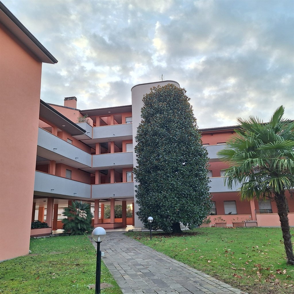 SEREGNO San Carlo - ottimo trilocale con terrazzo e box in vendita